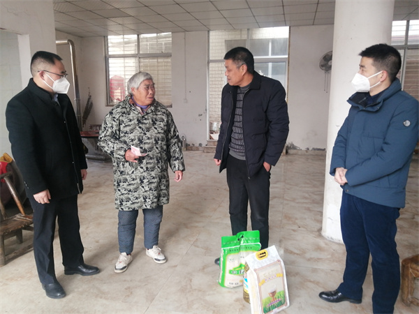 张桥社区慰问 2.jpg